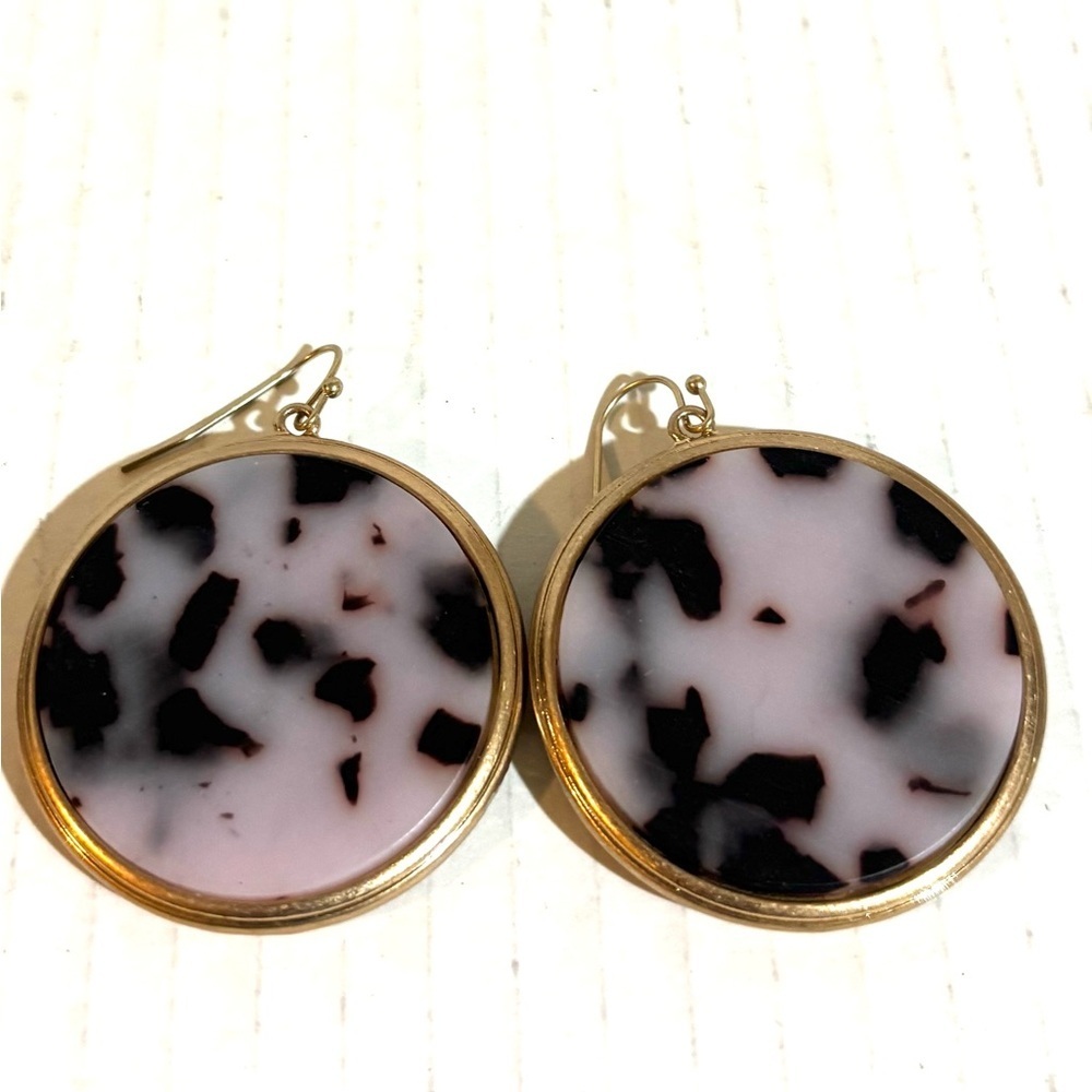Round Pink Tortoiseshell & wood Drop Earrings with Gold Frame